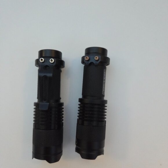 2x Compact Zoomable LED Flashlights Q5 Set - Picture 7 of 10